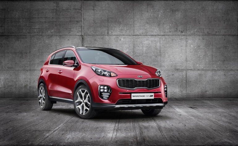 2016 Kia Sportage front three quarter press image