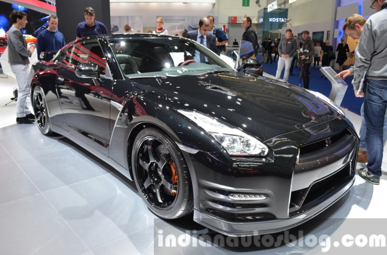 2016 Nissan GT-R Track Edition front three quarter at the IAA 2015