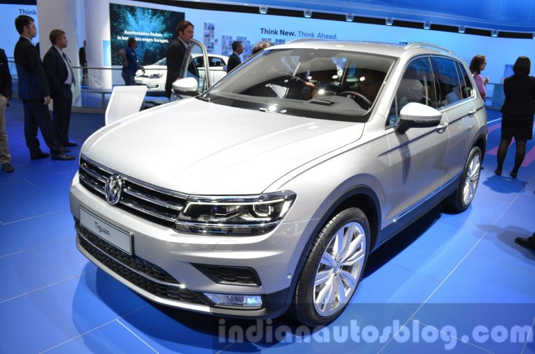 2016 Volkswagen Tiguan front three quarter left at IAA 2015
