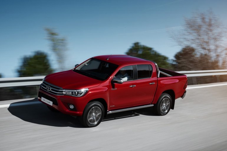 Euro-spec 2015 Toyota Hilux front three quarter unveiled