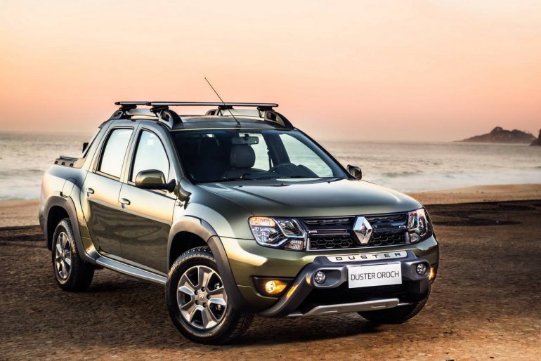 Renault Duster Oroch (Duster pick-up) front three quarter launched in Brazil