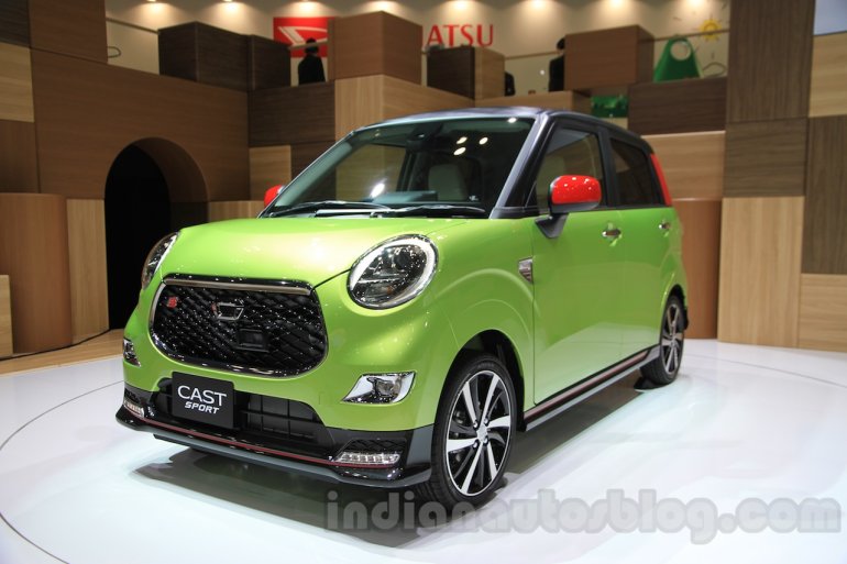 Daihatsu Cast Sport front quarter at the 2015 Tokyo Motor Show