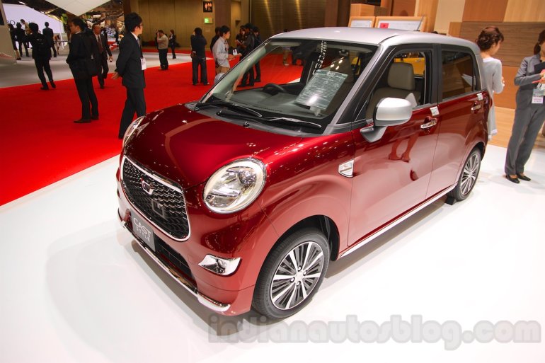 Daihatsu Cast Style front three quarter at the 2015 Tokyo Motor Show