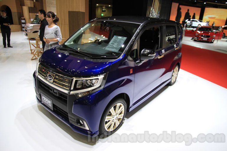 Daihatsu Move Custom front three quarter at the 2015 Tokyo Motor Show