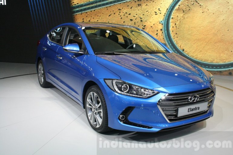 2016 Hyundai Elantra front quarter at 2015 Dubai Motor Show