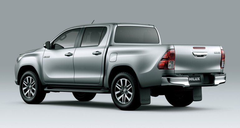 2016 Toyota Hilux rear three quarter launched in Argentina