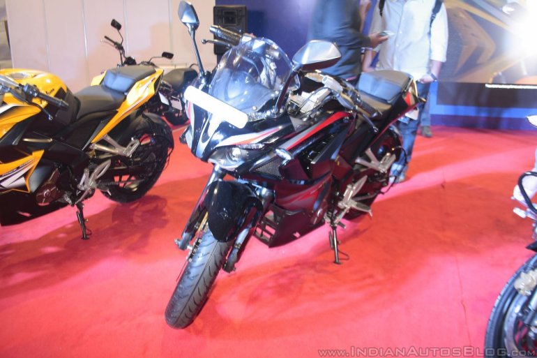 Bajaj Pulsar RS200 Black front quarter at APS 2015