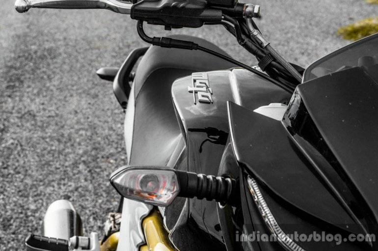 Mahindra Mojo badge wallpaper