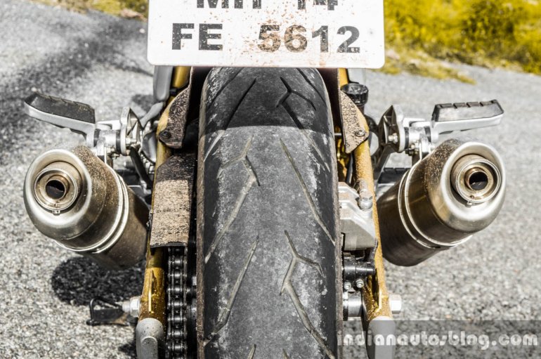 Mahindra Mojo black dual exhaust review