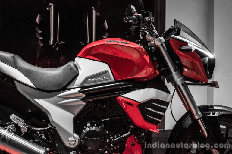 Mahindra Mojo red and white fuel tank review