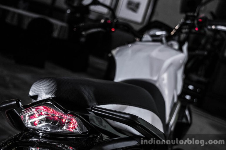 Mahindra Mojo white rear view tail lamp wallpaper