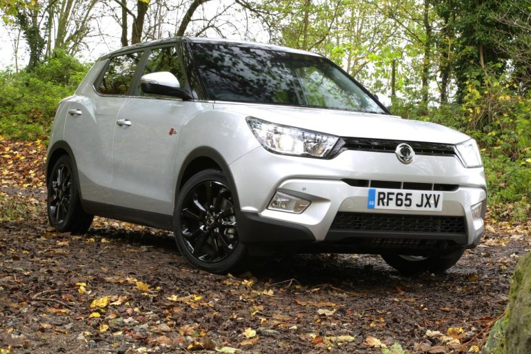 Ssangyong Tivoli 4x4 front three quarters white