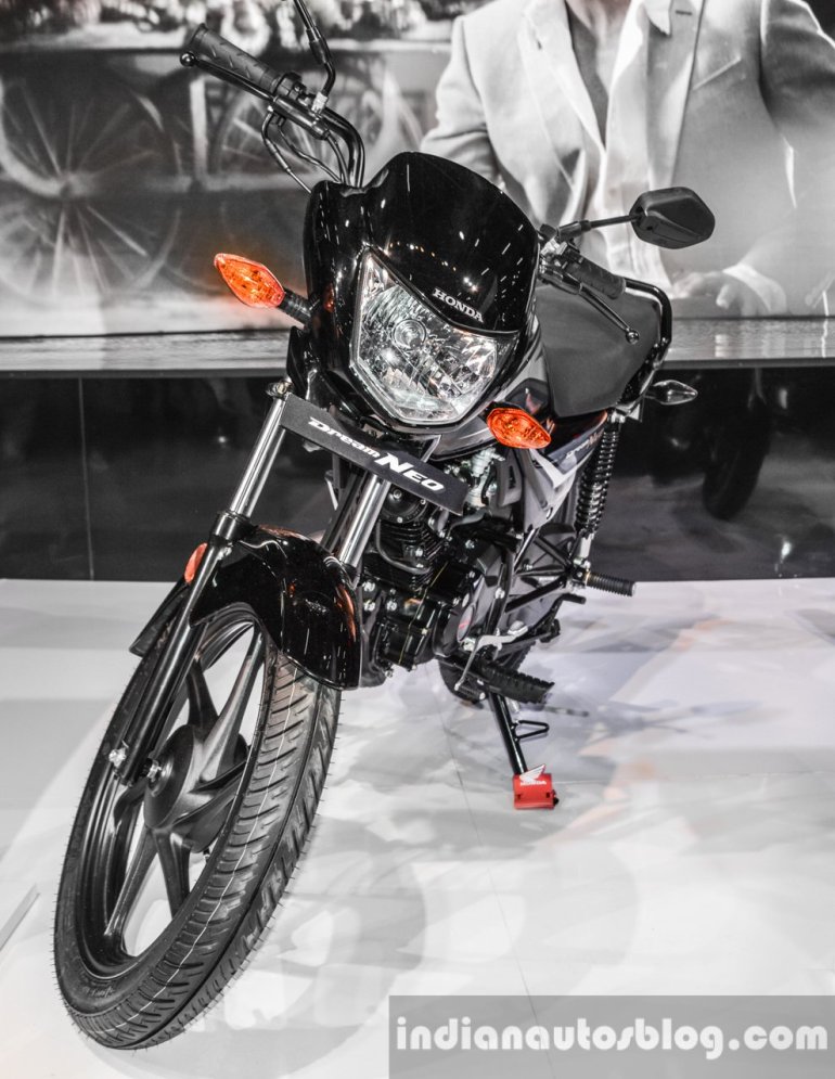 2016 Honda Dream Neo front at Auto Expo 2016