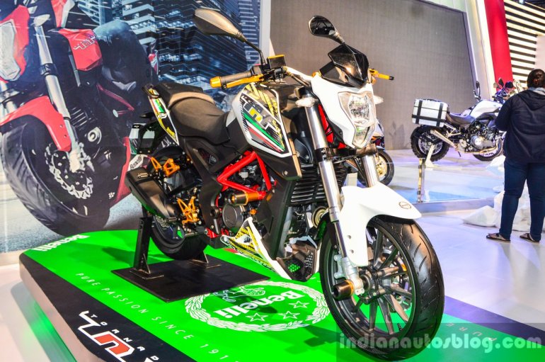 Benelli TNT 25 accessories front quarter at Auto Expo 2016
