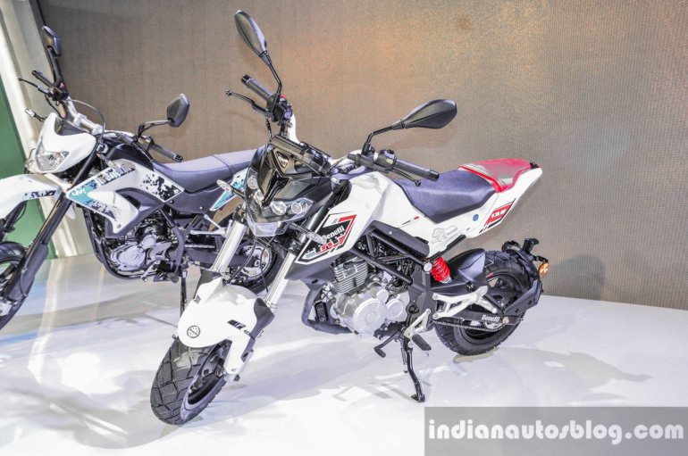 Benelli Tornado Naked T-135 front quarter at Auto Expo 2016
