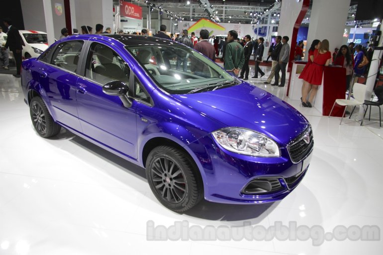 Fiat Linea 125s front three quarters at Auto Expo 2016
