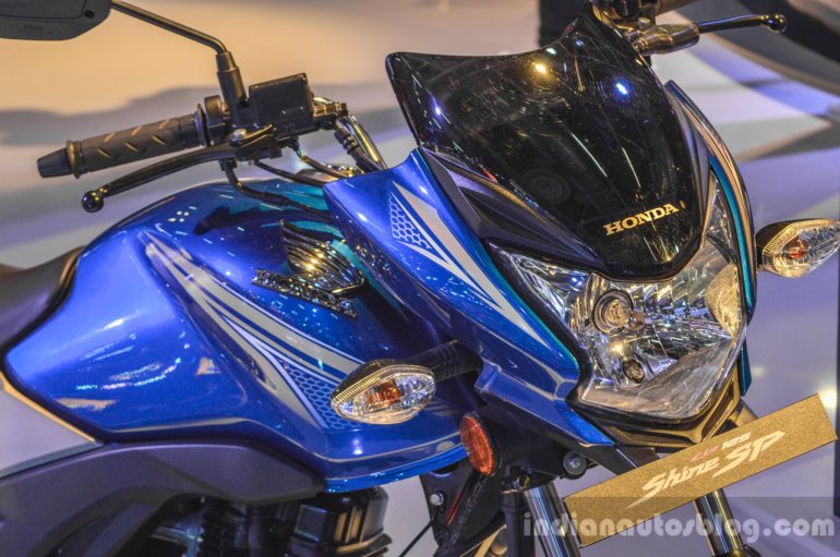 Honda CB Shine SP headlamp at Auto Expo 2016