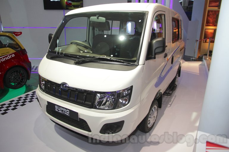 Mahindra Supro Electric front three quarter at Auto Expo 2016