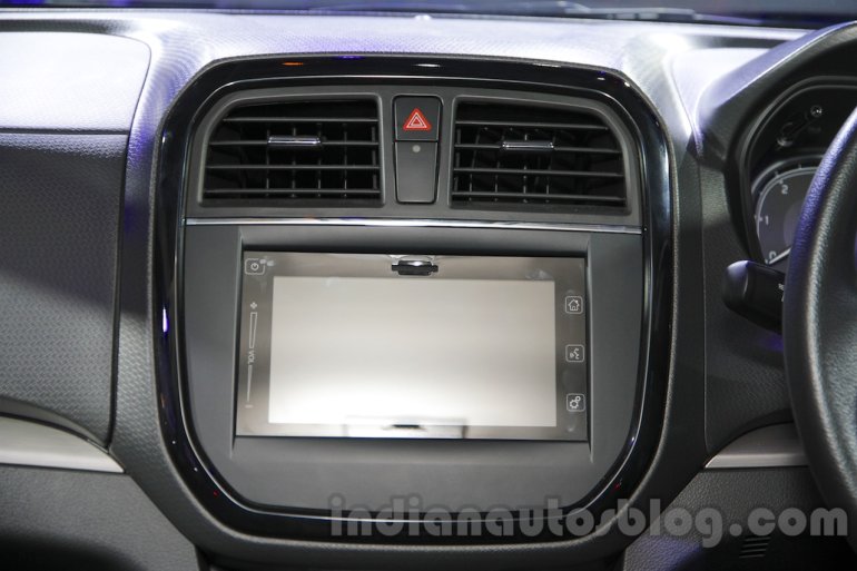 Maruti Vitara Brezza Smartplay system at the 2016 Auto Expo