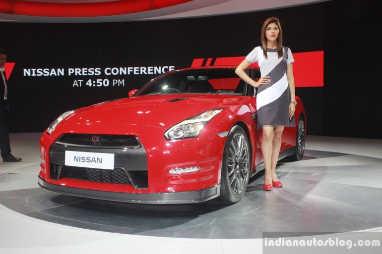 Nissan GT-R front three quarters at Auto Expo 2016