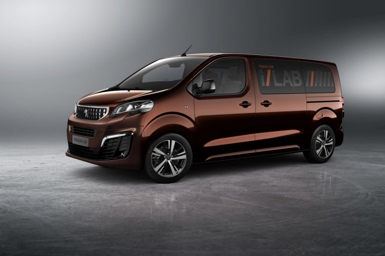 Peugeot Traveller i-LAB concept front three quarters
