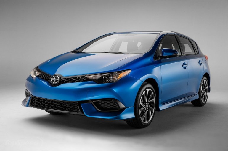 2016 Scion iM front three quarters