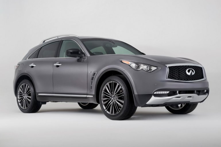 2017 Infiniti QX70 Limited front three quarters