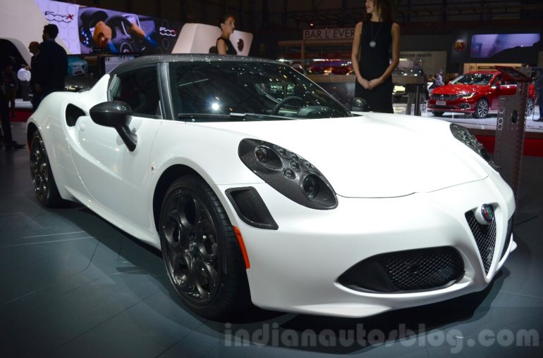 Alfa Romeo 4C Coupe front three quarter at the 2016 Geneva Motor Show