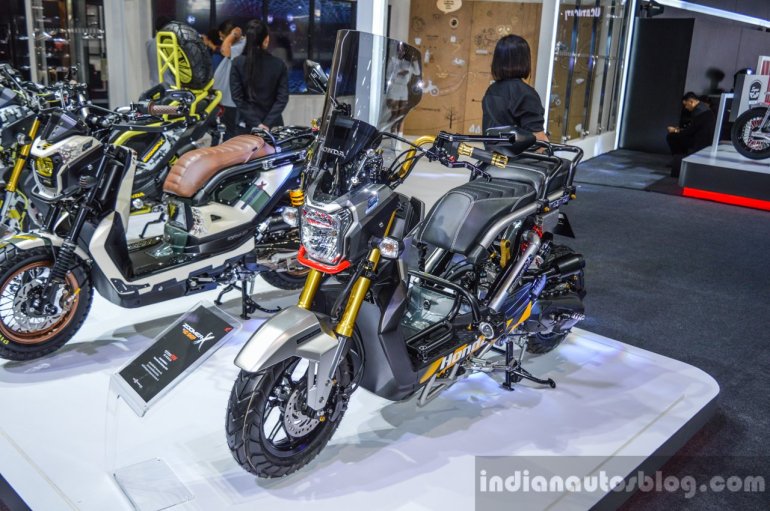 Honda Zoomer-X by KD Shop front quarter at 2016 BIMS