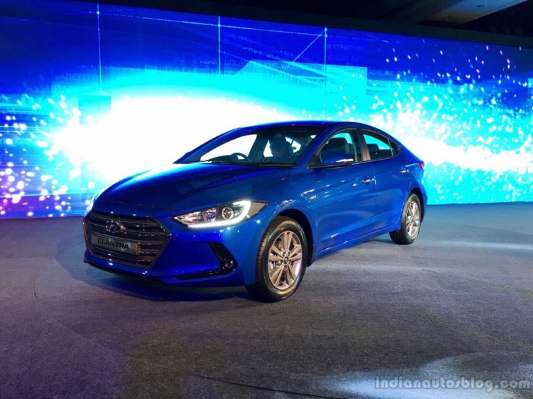 2016 Hyundai Elantra front three quarter launched in India