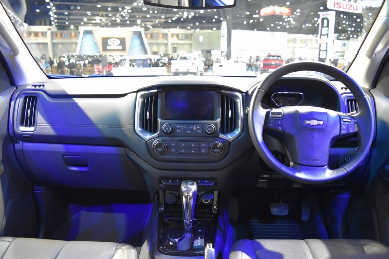 2017 Chevrolet Colorado High Country STORM (facelift) dashboard at BIMS 2017