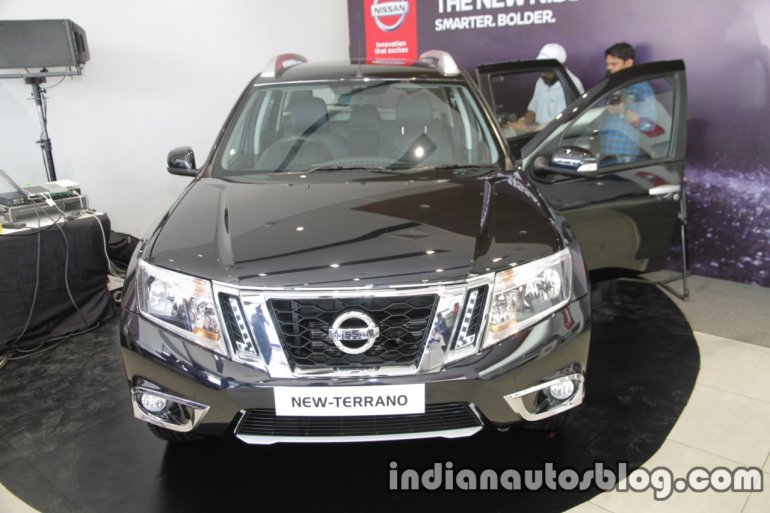 2017 Nissan Terrano (facelift) front launched