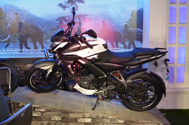 2017 Bajaj Pulsar NS200 at Nepal Auto Show left side