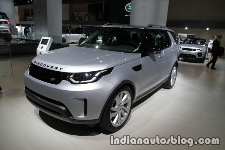 2017 Land Rover Discovery front quarter at the IAA 2017