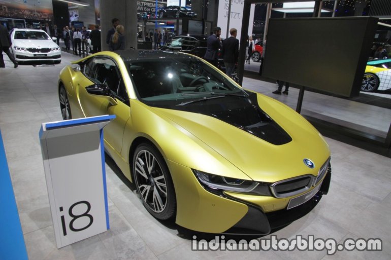 BMW i8 Protonic Frozen Yellow Edition front three quarters showcased at IAA 2017