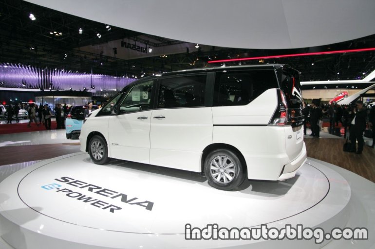 Nissan Serena e-Power at 2017 Tokyo Motor Show left side angle