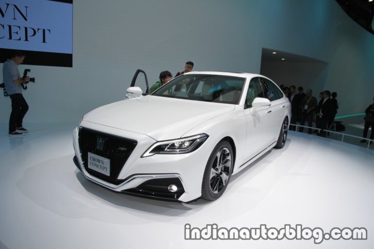 Toyota Crown concept at 2017 Tokyo Motor Show left front three quarters