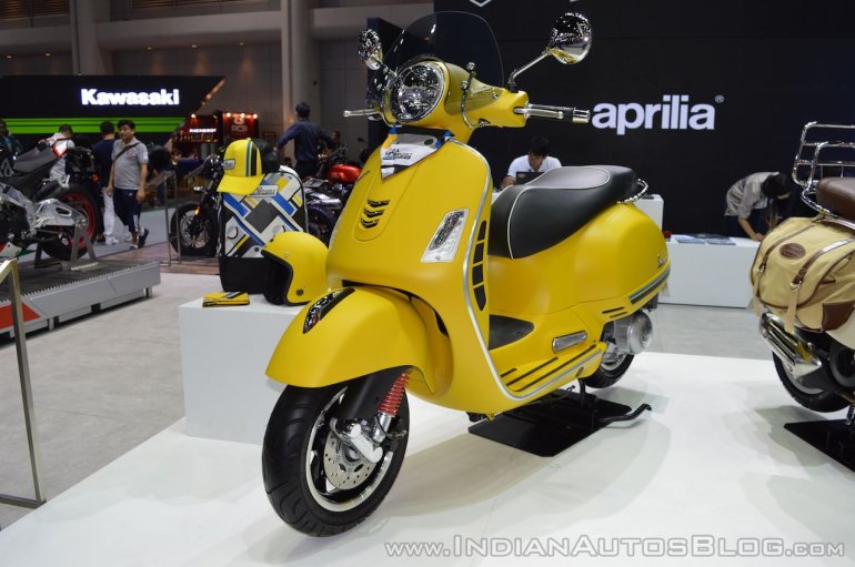 Vespa GTS Super 300 ABS Sport Edition front left quarter at 2017 Thai Motor Expo
