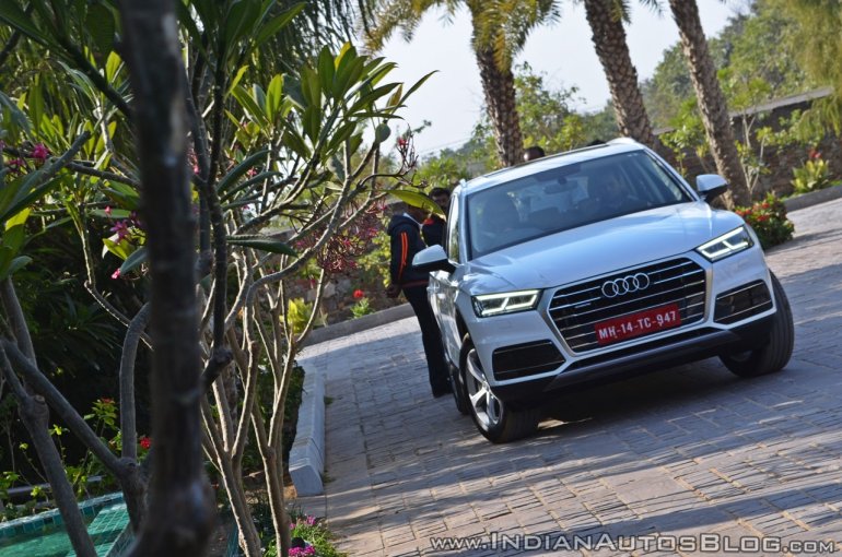 2018 Audi Q5 test drive review front angle view