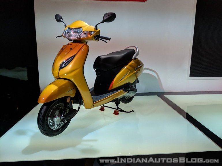 Honda Activa 5G front left quarter at 2018 Auto Expo