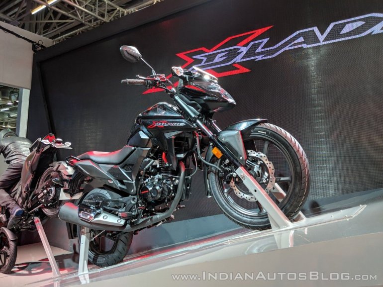 Honda X-Blade Black front right quarter at 2018 Auto Expo