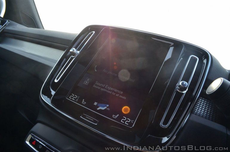 Volvo XC40 review touchscreen