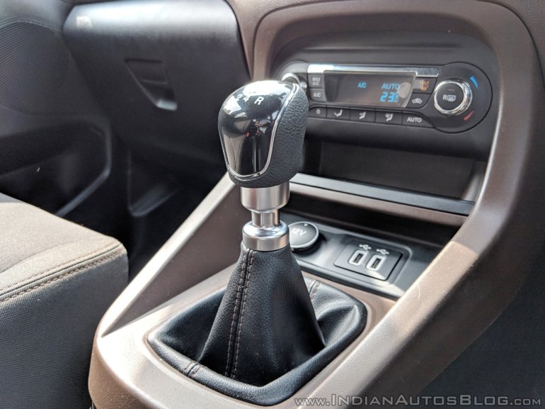 Ford Freestyle diesel review gear lever