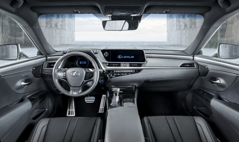 2018 Lexus ES dashboard press image