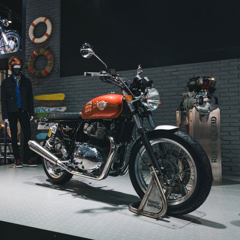 triumph bonneville vs royal enfield interceptor
